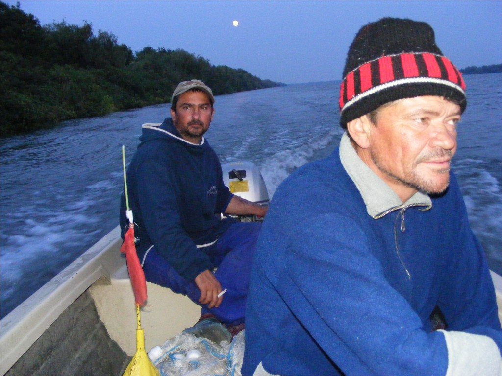 Paul și Ermil pornind amândoi pescuitul foametei în Delta Dunării (Foto: V. Ilișoi)
